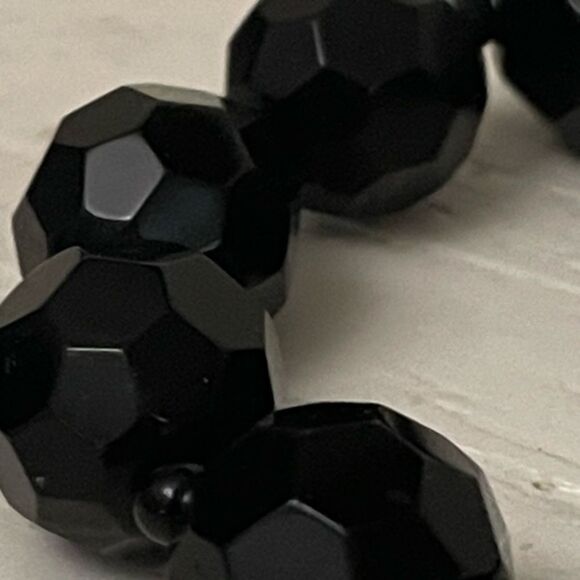 7.5” Sarda heavy stackable chunky black onyx honeycomb bead stretch bracelet - Picture 2 of 11